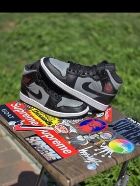 Nike Air Jordan 1 Mid Shadow